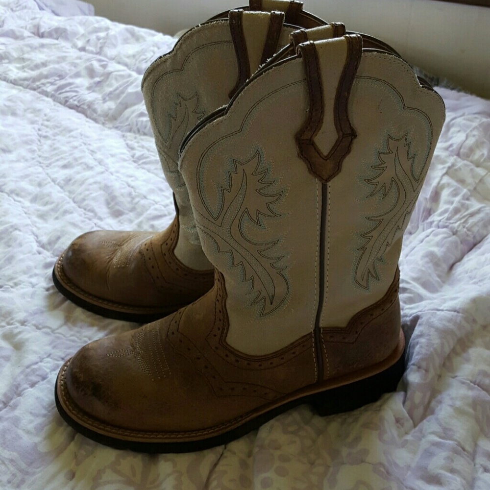 Womans Ariat fat fatbaby boots.